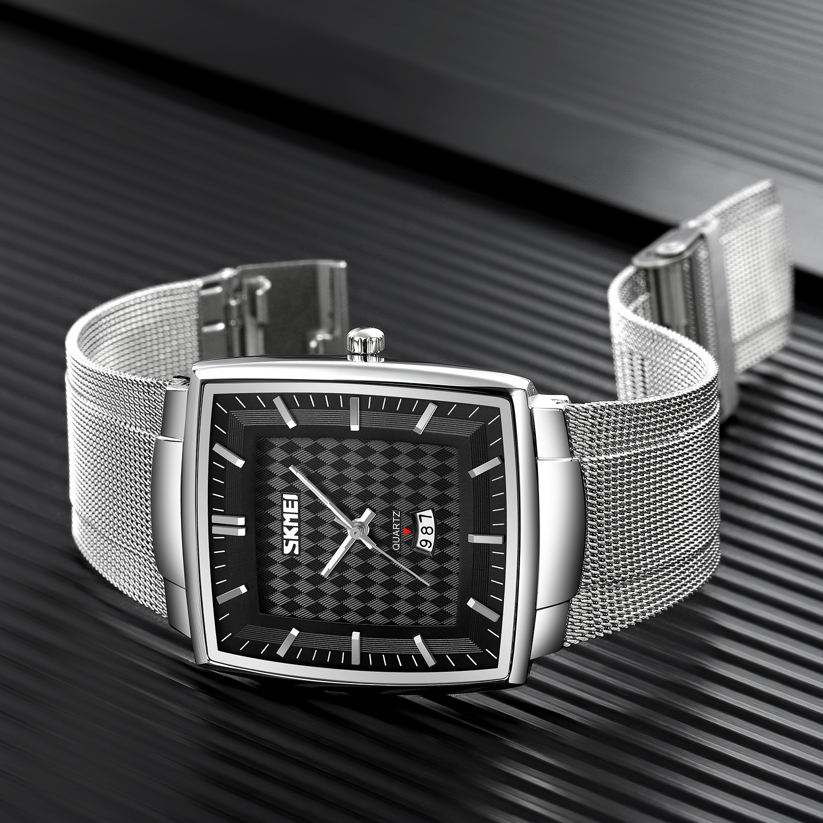 Momento transfronterizo reloj de hombre nocturna impermeable calendario único reloj cuadrado malla de acero reloj de cuarzo fábrica al por mayor