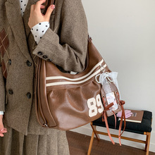 秋冬季复古女式单肩斜挎包2025新款休闲通勤双肩后背包托特水桶包
