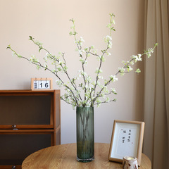 雪の柳の枝の小さい砕花の梅の森系の家庭の客間のお茶のいくつかの装飾の緑の植栽の置物をシミュレーションして雪の柳の条をシミュレーションします。