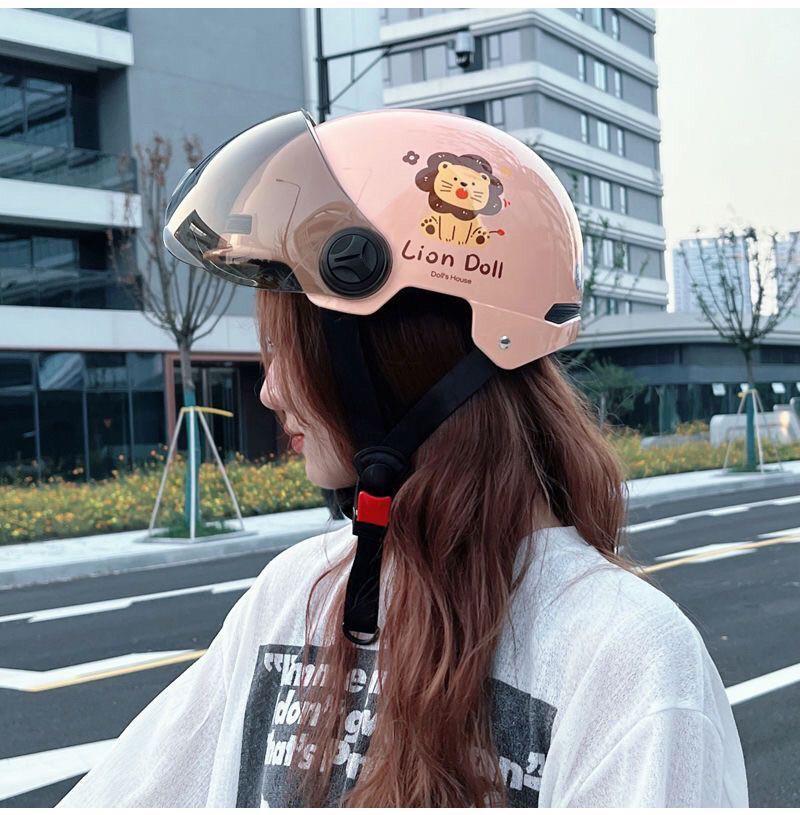 Cartoon Cat New Certified Electric Vehicle Helmet for Women, Winter Season, Four Seasons, New National Standard Motorcycle Safety Half Helmet, Cute