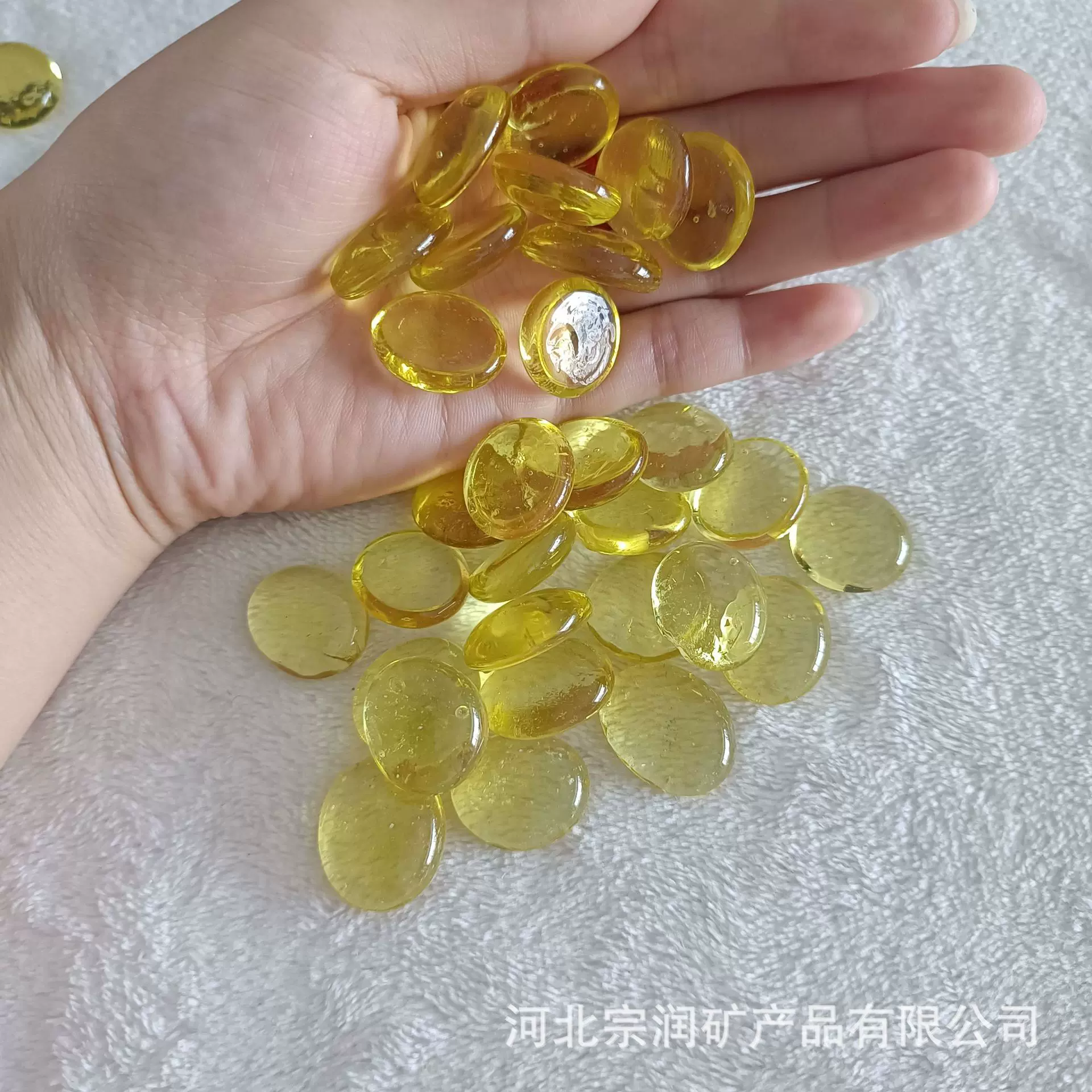 玻璃扁珠 彩色玻璃石头 17-19mm鱼缸造景 酒店装饰用黄色扁珠现货