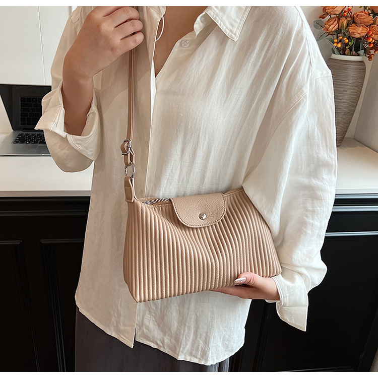Niche design pleated striped 2024 new women's versatile and simple single shoulder pillow crossbody armpit bag_voghion.com