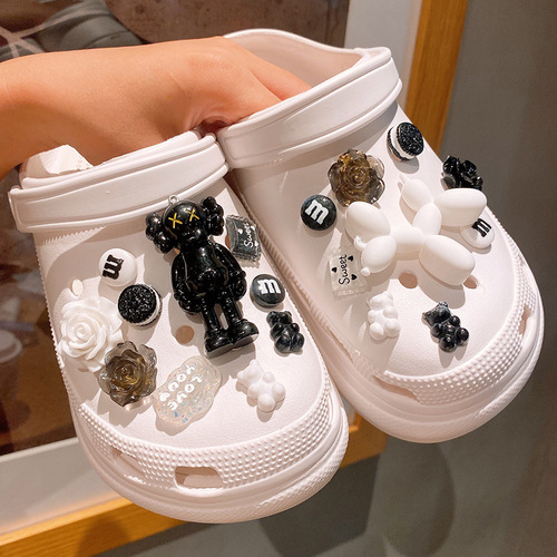 [Yiwu Door-to-Door Delivery] Violent Bear Cartoon Trendy Brand DIY Crocs Accessories Shoe Buckles Shoe Flowers Accessories Jewelry
