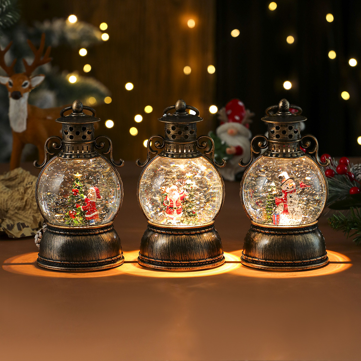 Nuevo estilo con música, nieve, adornos de resina luminosa navideña, adornos navideños, cepillo de mano, regalo de linterna de caballo dorado
