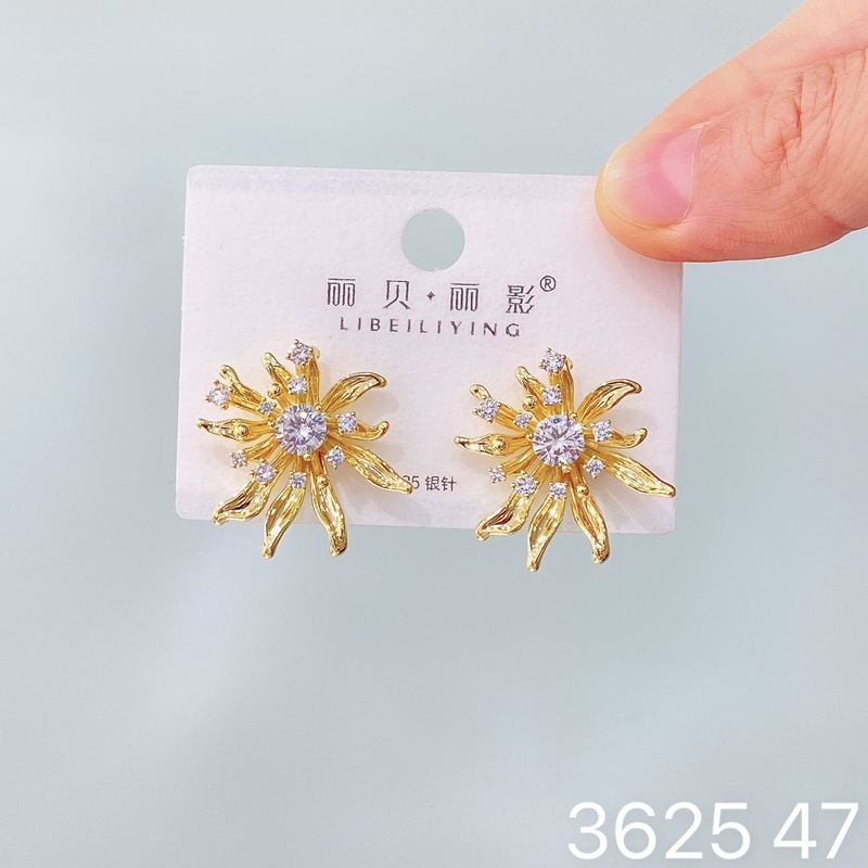 丽贝丽影欧美时尚大气重属个性冷淡风花朵几何耳环小众高级感耳饰|undefined
