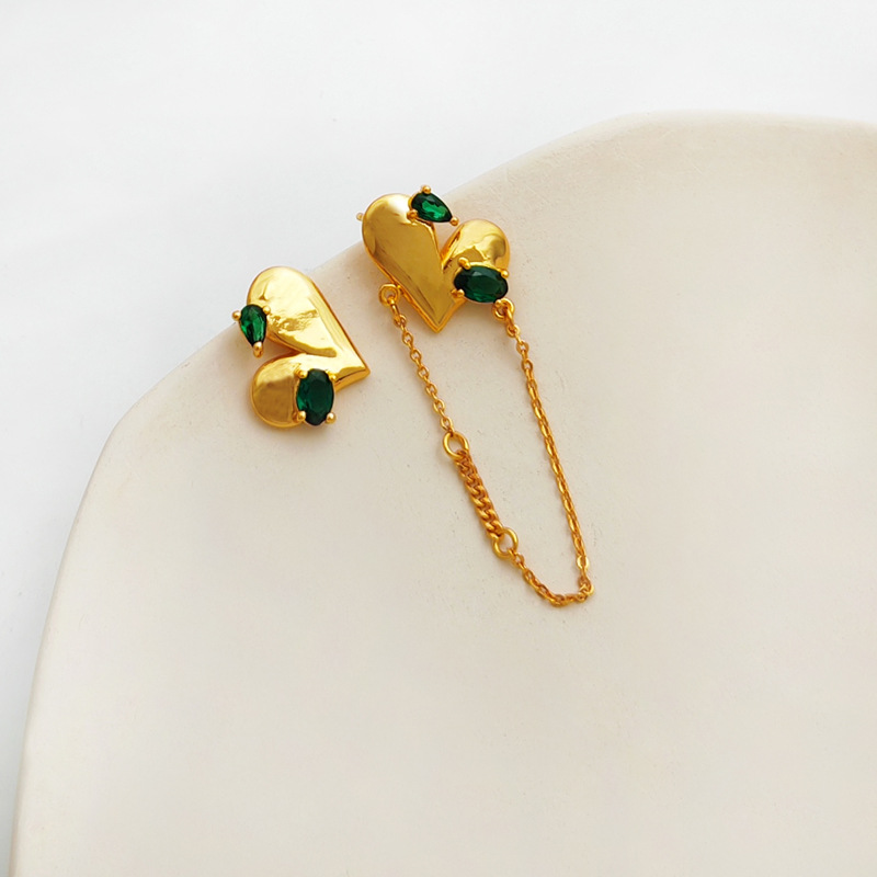 Fashion Heart Shape Copper Asymmetrical Plating Inlay Zircon Ear Studs 1 Pair