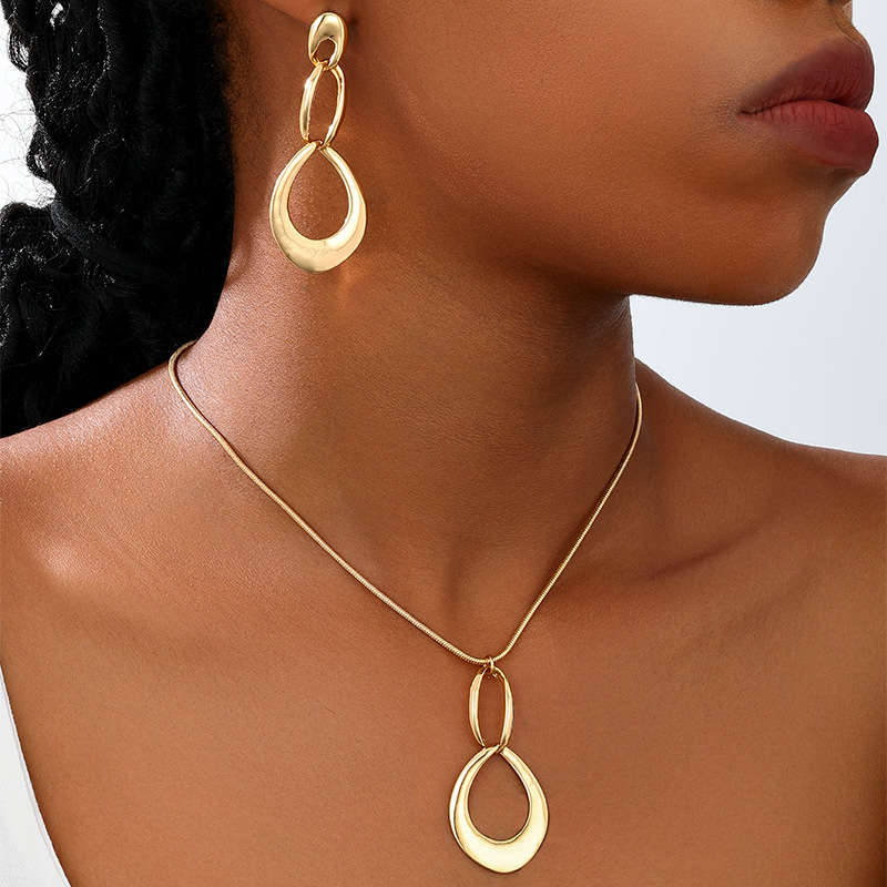 Fashionable elegant women's long pendant drop-shaped with tassels