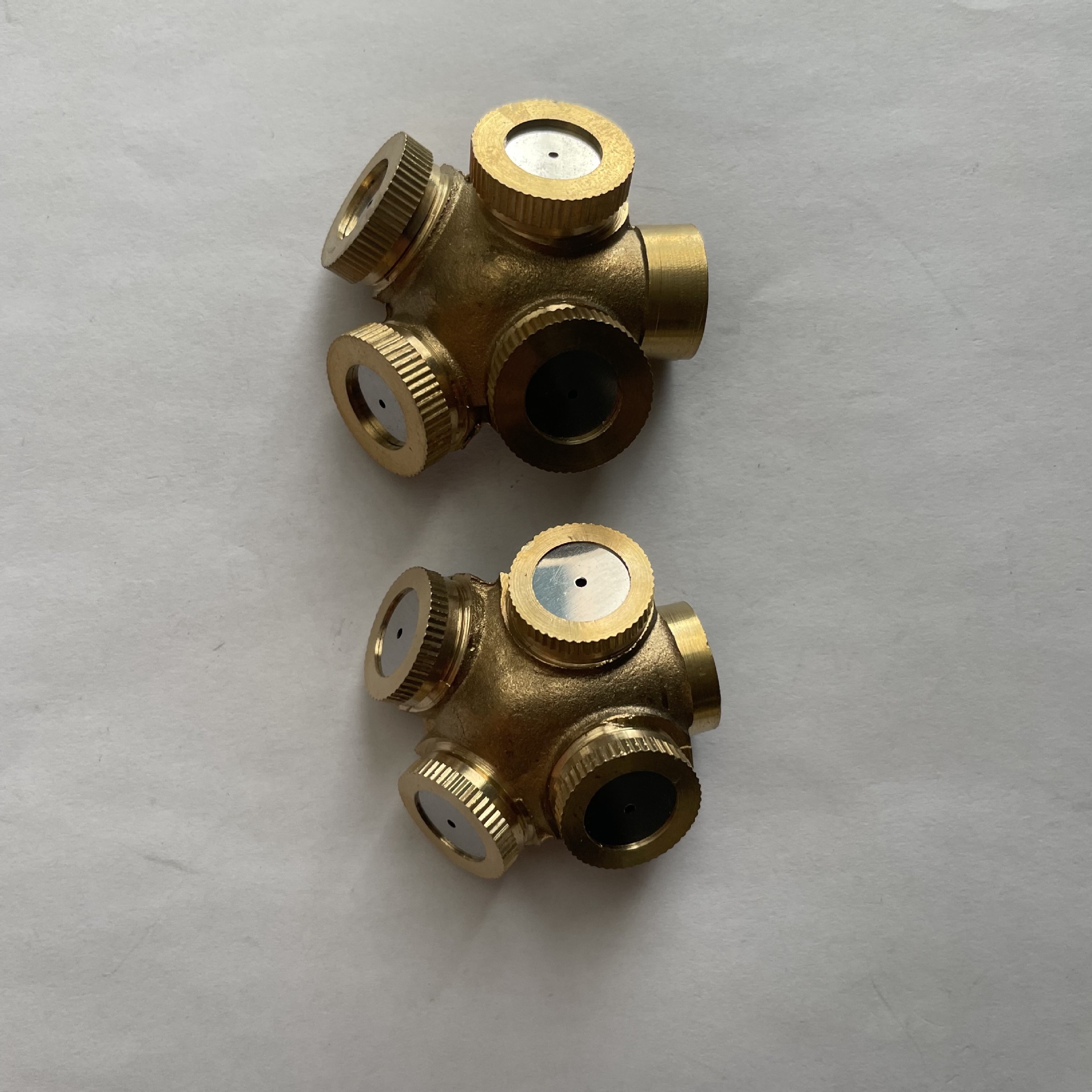 供应14牙红冲大体小体农用四喷头喷雾器喷头汽油机三缸柱塞泵喷头