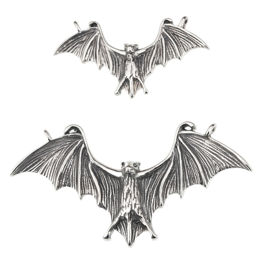 European and American Gothic Style Bat Spreading Wings Pendant Punk Street Simple Niche Design Men's and Women's Fashion Sweater Chain Accessories