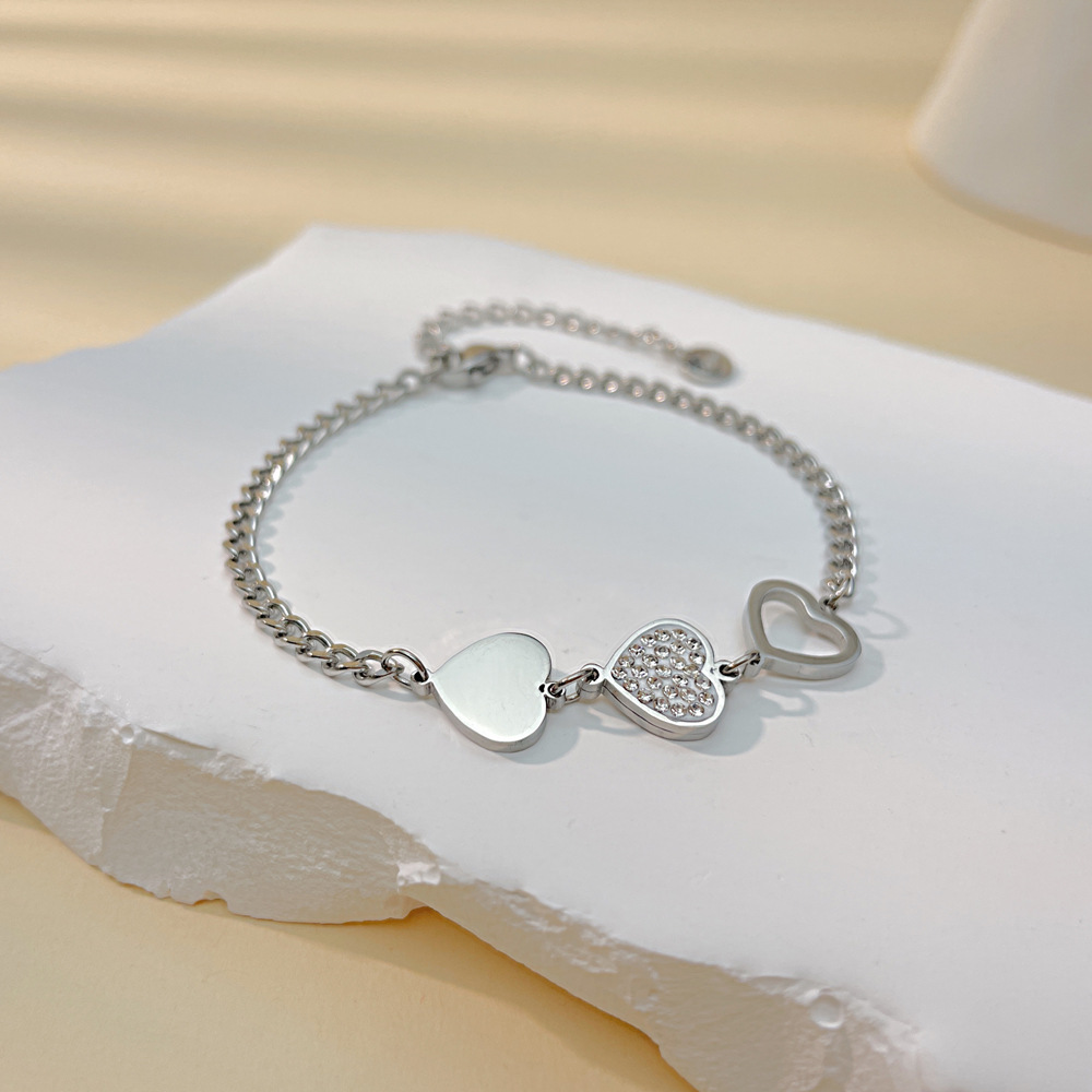 Cross-Border French Ins Style Niche Accessible Luxury Fashion Heart-Shaped Jewelry Simple Stylish Heart Titanium Steel Bracelet Women's Jewelry