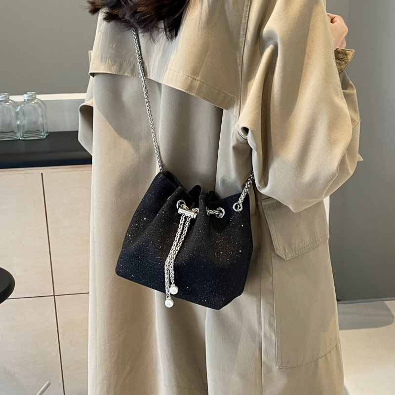 2024 Borsa a tracolla piccola con catena a secchiello versatile e alla moda con alta qualità e nuova borsa a tracolla unica e popolare_voghion.com