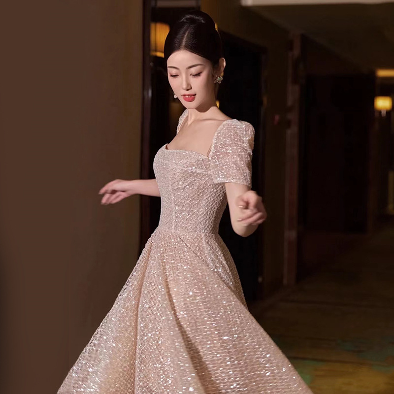Vestido de novia estilo francés, modelo 2025, elegante escote cuadrado para novia, súper romántico, velo brillante, corte ajustado, vestido de noche para banquete que estiliza la figura. image 2