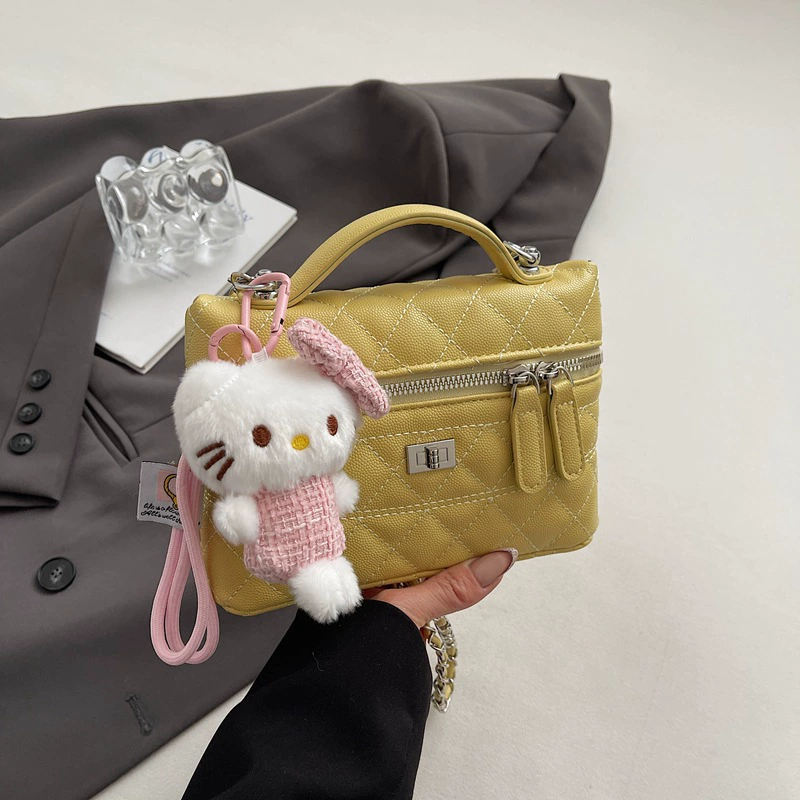 Сумка QianTian в стиле Chanel — небольшая сумочка на цепочке через плечо с отделением для телефона и ручным ремешком