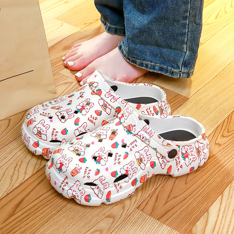 Croc Shoes Women's Summer Indoor Leisure Korean Style Student Cartoon Creative Graffiti Non-Slip Thick Sole Outer Wear Lightweight and Comfortable Croc Shoes Women's Summer Indoor Leisure Korean Style Student Cartoon Creative Graffiti Non-Slip Thick Sole Outer Wear Lightweight and Comfortable