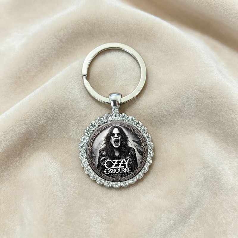 Vintage Rock Star Portrait Round Pendant Keychain Necklace with Diamond-Embellished Frame, Accessory for Bags, In-Stock Wholesale