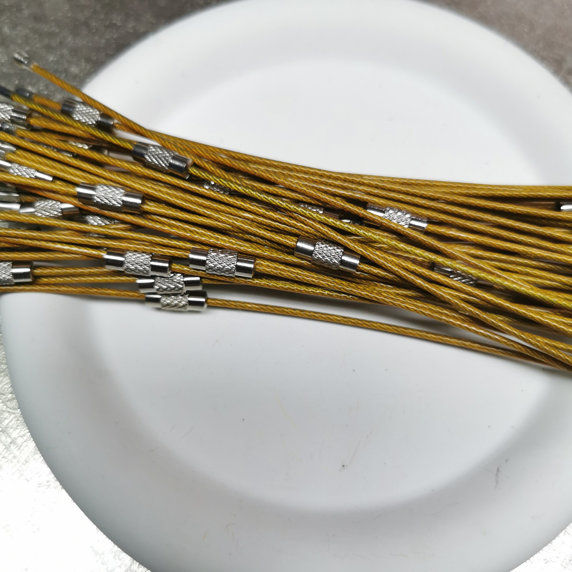 25 色メーカー卸売キャンディーカラーキーホルダーカラーペイントワイヤーロープ DIY タグ漫画キーストラップ