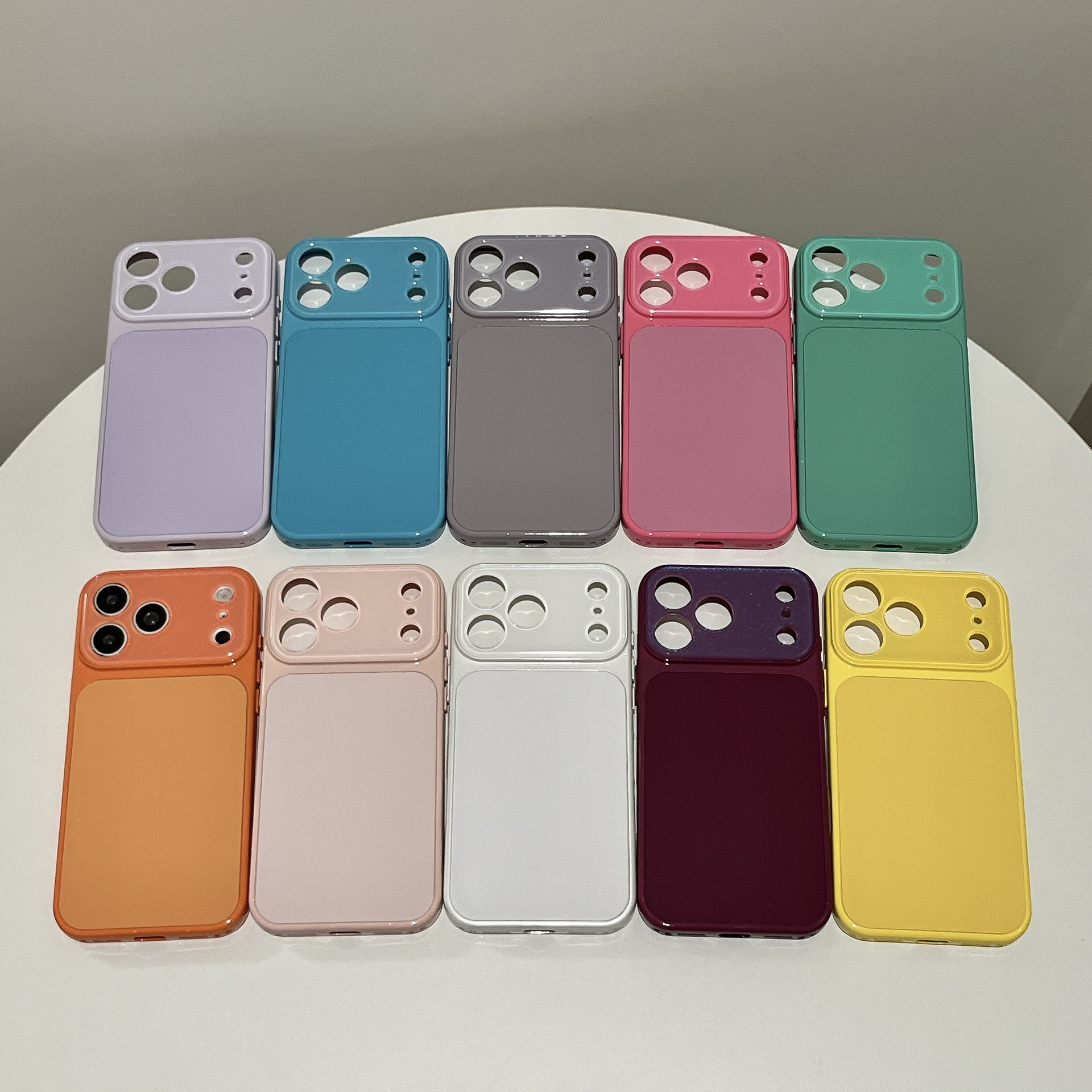 The New Minimalist Liquid Skin-Feel Case Instantly Transforms into a Suitable iPhone 17 Pro Max Phone Case, Fully Covers Apple 18P, 15/16