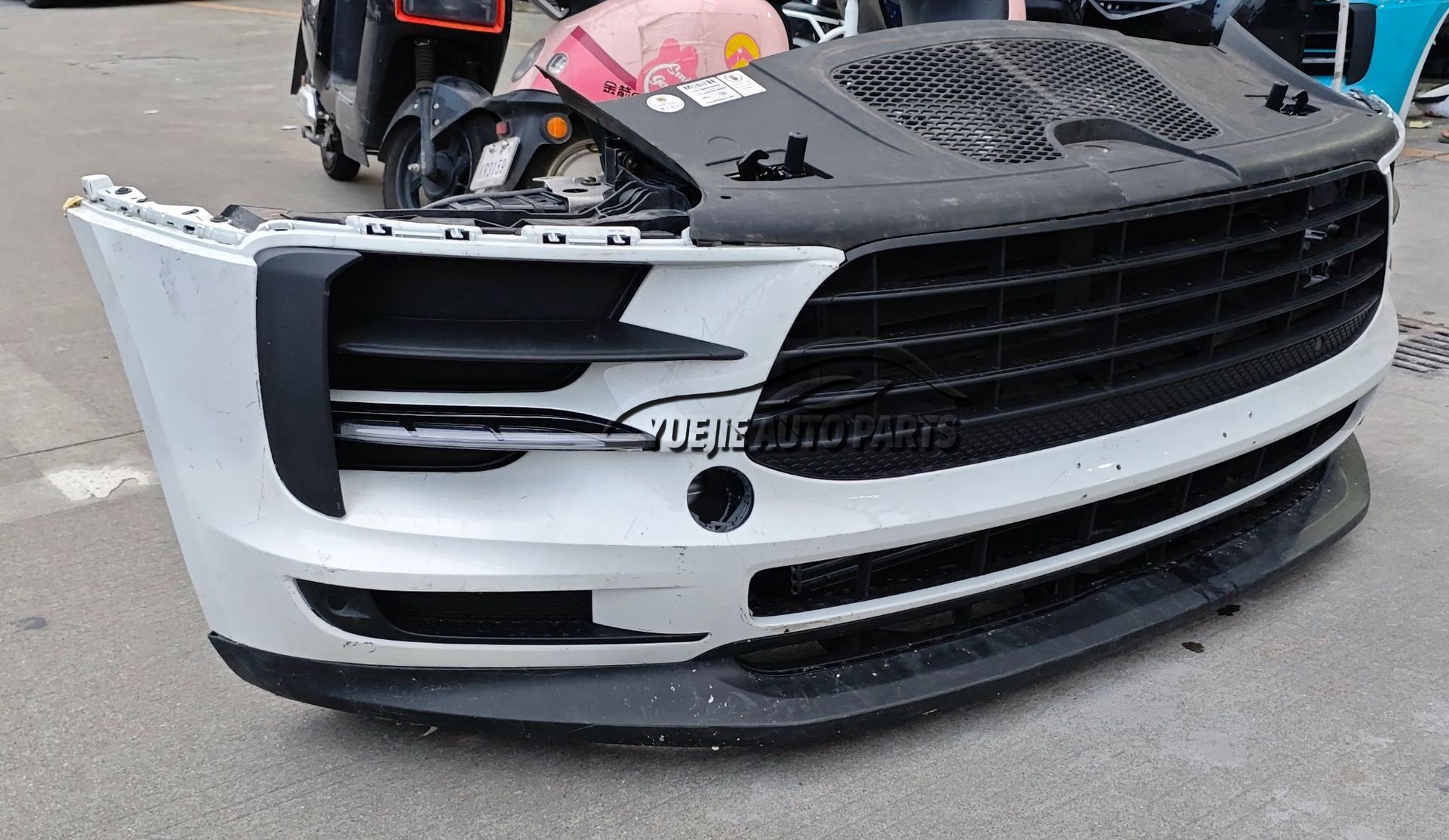 Suitable for Porsche Macan 95B front bumper assembly, front lip, front nose, front bumper assembly