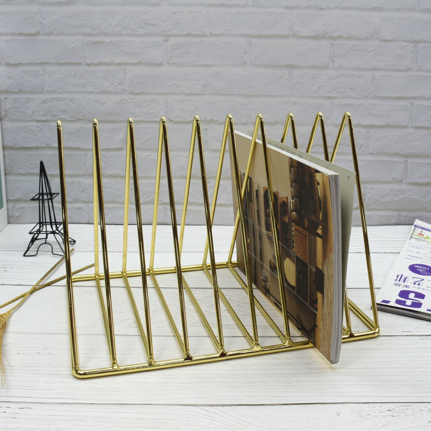 Nórdico ins nueve-rejilla estantería pequeña de metal estante de almacenamiento escritorio de hierro escritorio triángulo estantería de almacenamiento rack