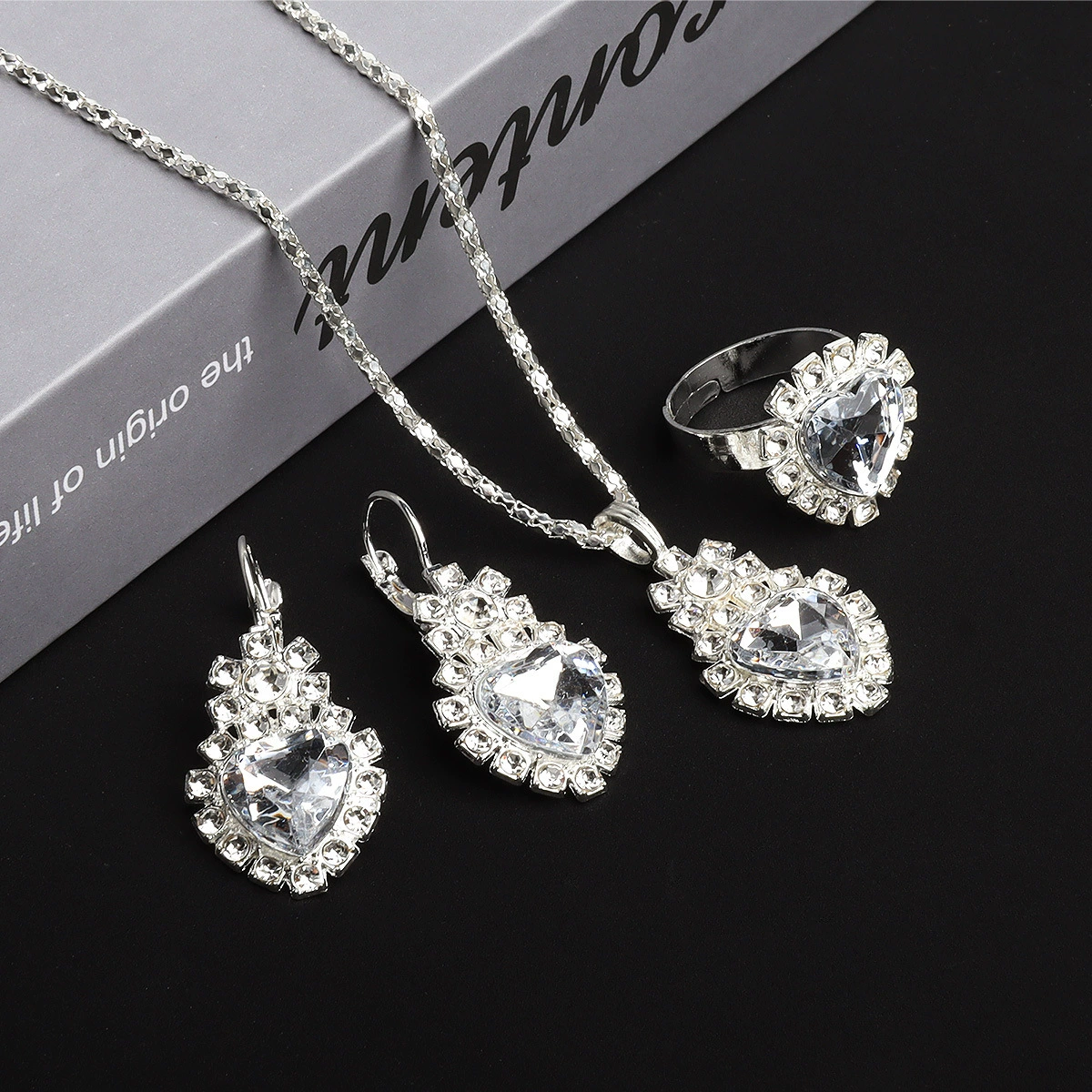 Европейский и американский горячий любовный набор ювелирных изделий персонализированная мода красочные стразы ожерелье серьги кольцо набор невесты