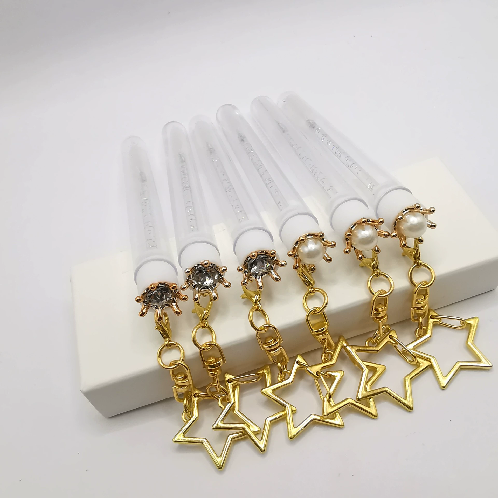 Diamond brush from pearl for eyelashes, eyelash extension, keychain