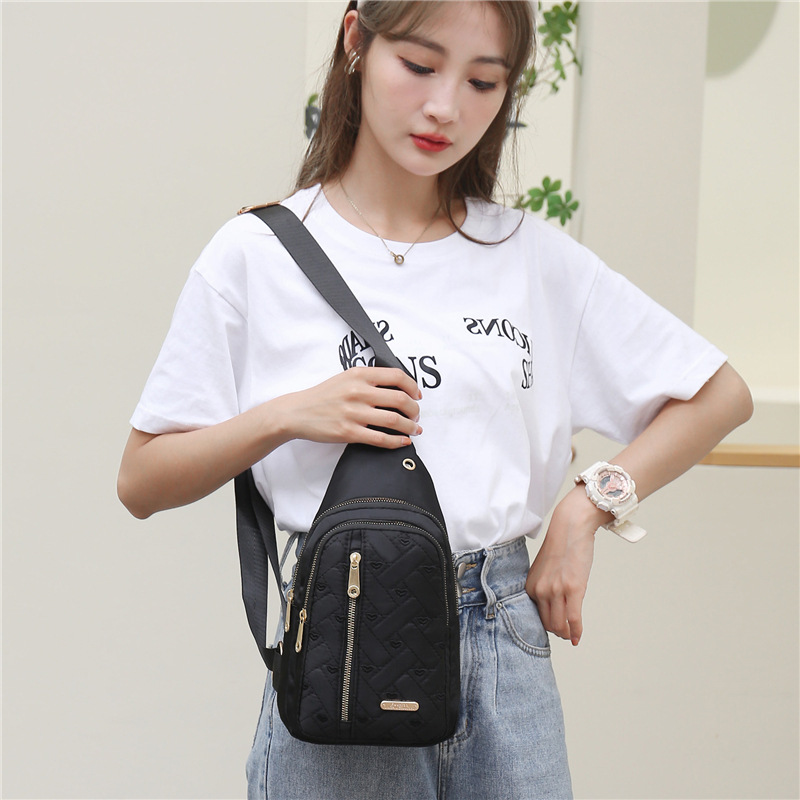 Estilo coreano simple bolsa de pecho de las mujeres nuevo multi-capa de hilo bordado de gran capacidad bolsa de pecho de mediana edad mamá bolsa de mensajero casual