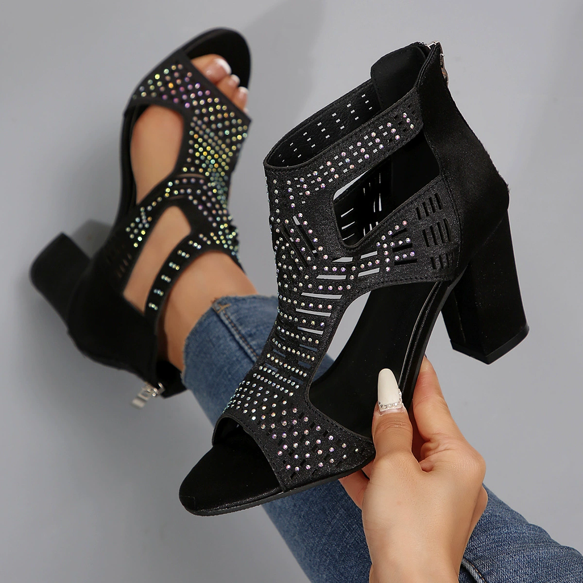 Летние модные сандалии 2025 года с камнями, большие размеры, толстый каблук, римские сандалии с открытым носком, внешняя торговля, задняя молния, высокие каблуки для женщин