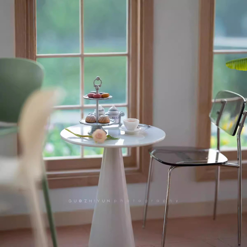 6分の子供の家のミニチュアは円形のテーブルのdollhouseの高い低い双のテーブルのお茶のいくつかのスーツの模型をシミュレーションします。|undefined