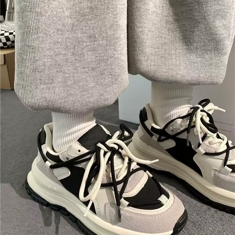 Популярные белые парусиновые кроссовки на толстой подошве для женщин Весна и осень в модных новых нишевых универсальных повседневных кроссовках 2024 года