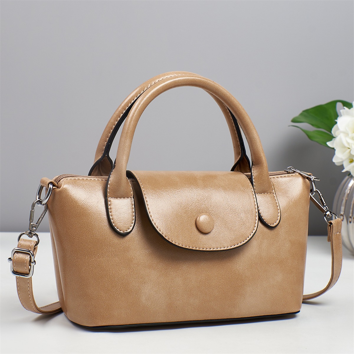 Bolsos para mujer 2025 nuevo bolso de cuero para mujer, bolso de mensajero de todo fósforo de moda de alta gama, bolso de hombro portátil de cercanías de nicho