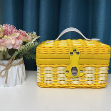 ���پ����������ֶY �ٻ@�Y�о����@�ӻ�c�pɫ�YƷ�л��y�ռ{��