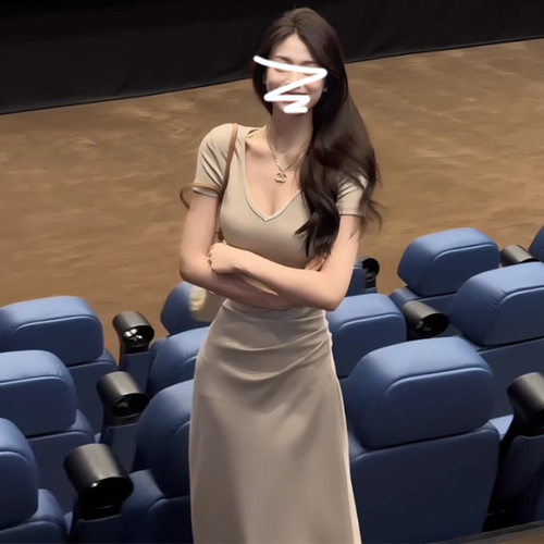 Pure Desire Sexy French Style V-Neck Dress for Summer Women 2025 Fitted Slimming Waist Length Dress