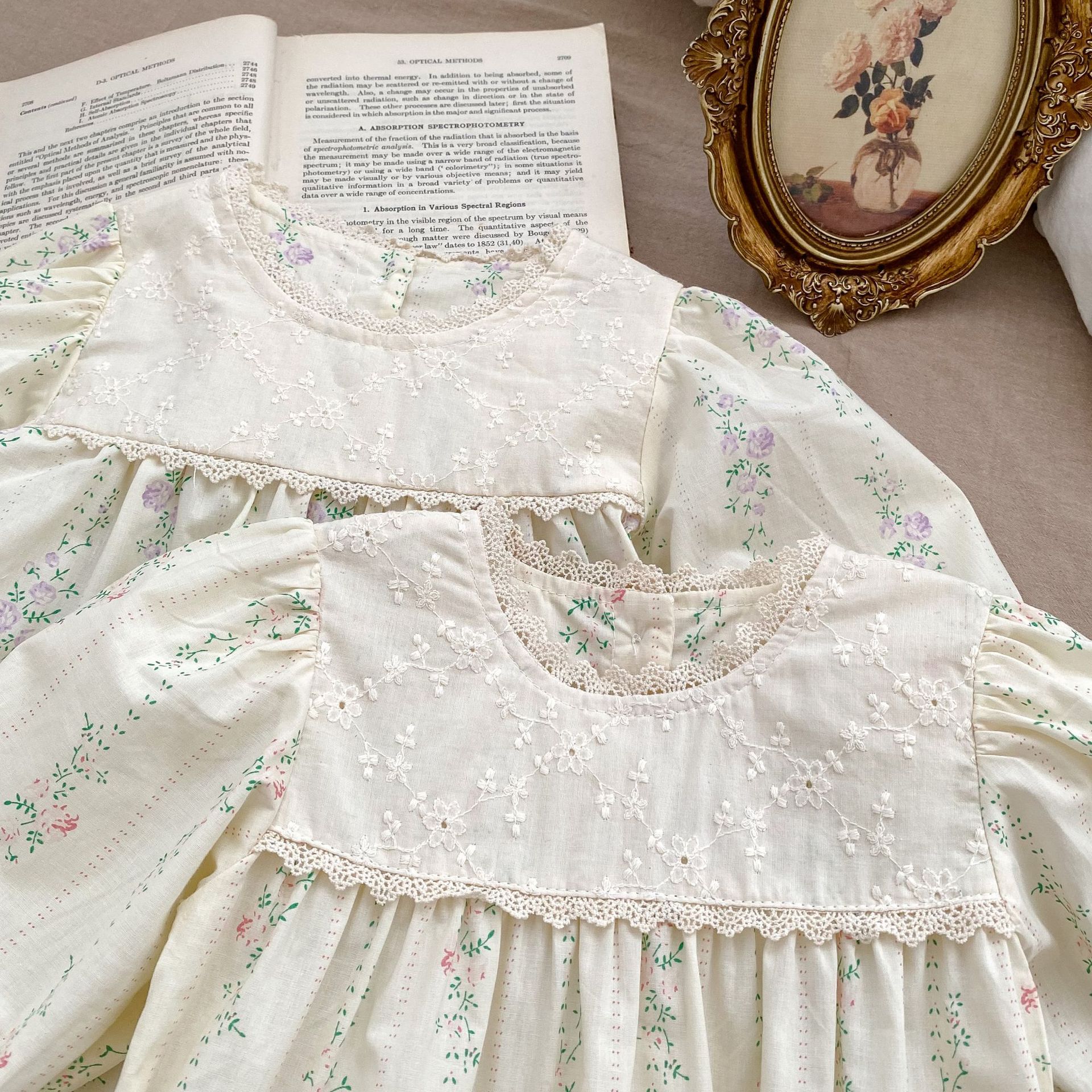 2024 primavera y otoño bebé de una pieza estilo pastoral pequeño mameluco floral de manga larga abrigo de culo femenino bebé de un año traje de escalada