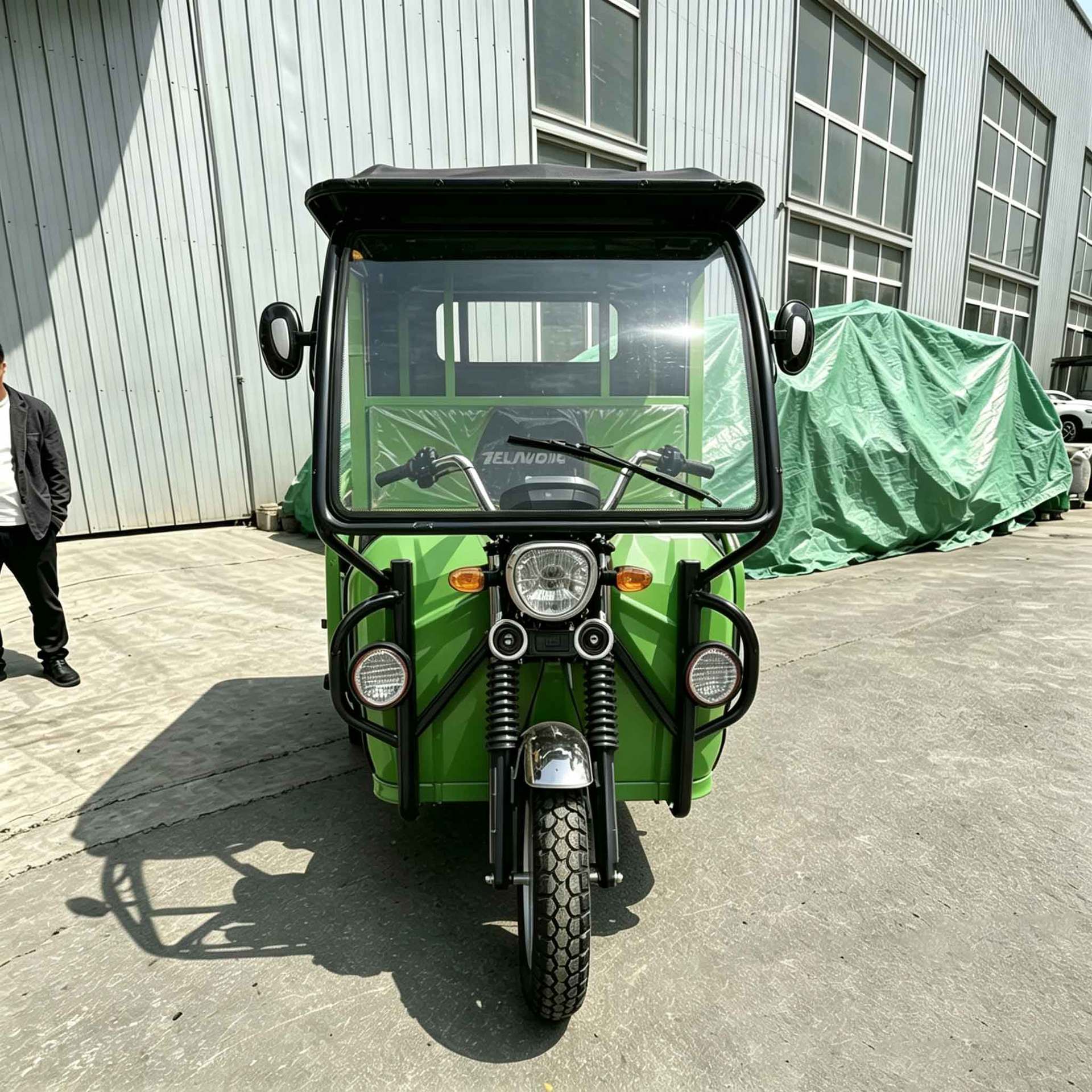 Cross-Border Best-Selling Fuel-Powered Passenger Tricycle, Enclosed Tuk-Tuk, High-Cost-Performance Vehicle for Passenger Transport in the African Market