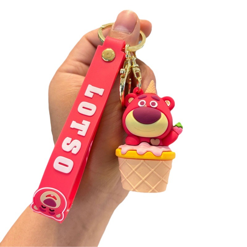 Sanrio Strawberry Bear Keychain, postre, cerradura de osos, bolsos para automóviles, colgantes de muñecas, pequeños regalos para parejas.