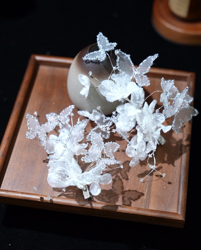爆款新娘发饰超仙梦幻白色蝴蝶跟妆测边夹晨袍礼服高级套装新发饰|undefined