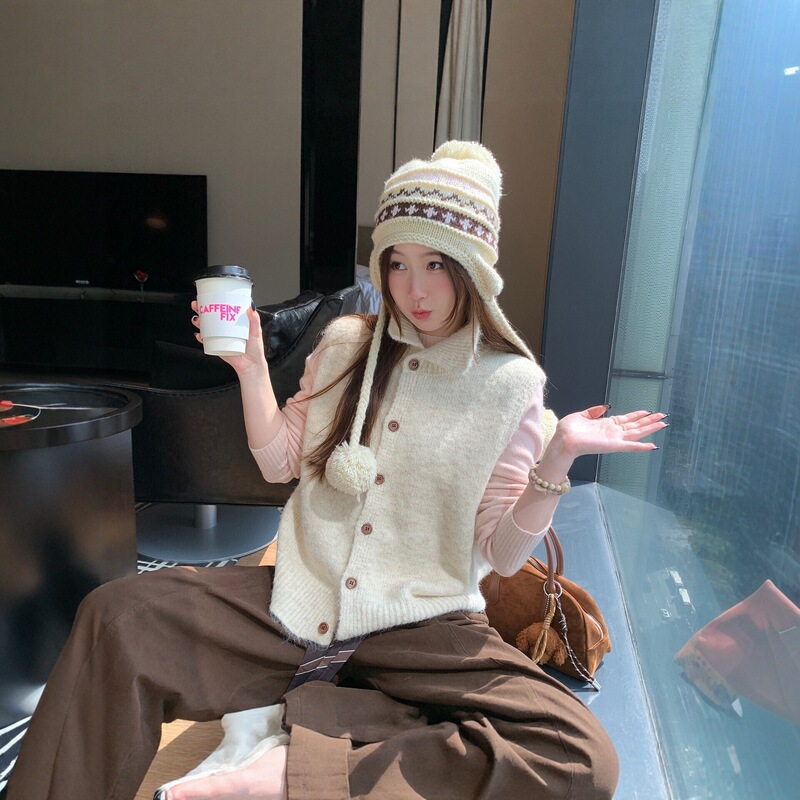 Vest 2026 new style, this year's popular trendy women's outerwear, small sweater vest, autumn brown, layered knit innerwear Vest 2026 new style, this year's popular trendy women's outerwear, small sweater vest, autumn brown, layered knit innerwear