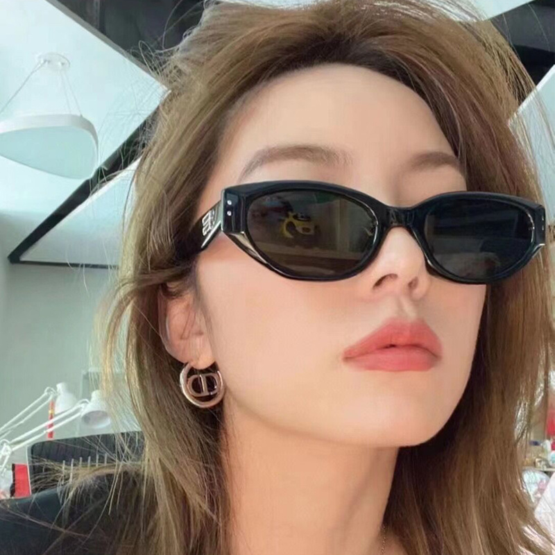 新款欧美猫形偏光太阳眼镜男女TR板材插芯墨镜高级感网红素颜直播