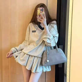 正确字母版MU家V领长袖+短裙套装女百搭设计感韩系两件套春夏新款