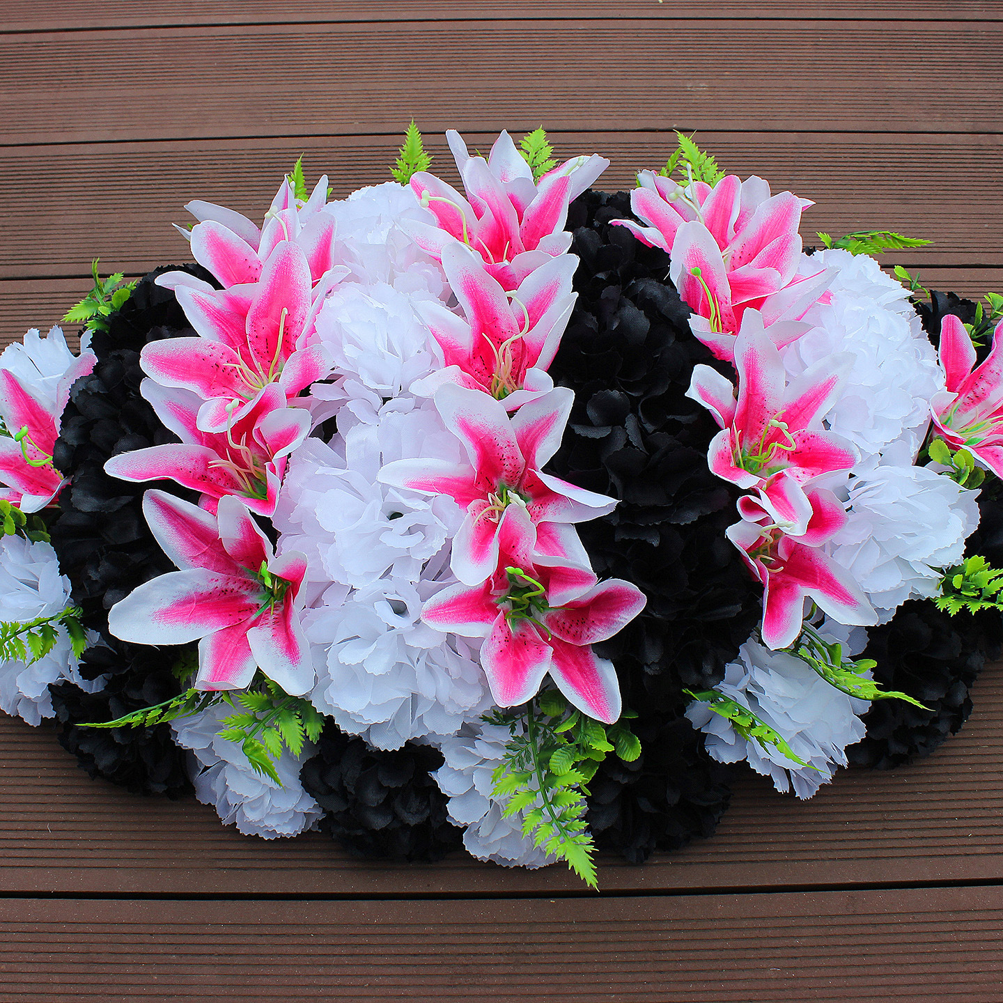 Dark pink Sayuri + pure white with black