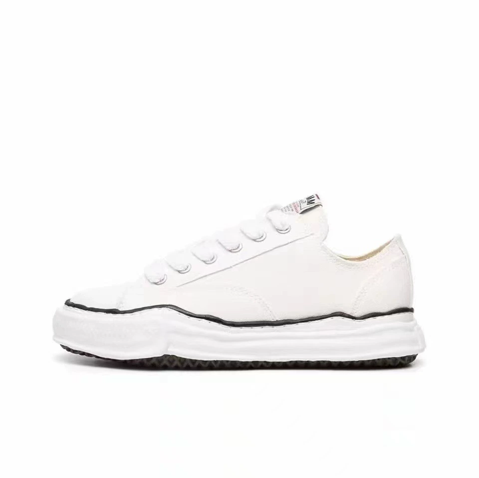 Кроссовки повседневные, обувь sneakers, черный верх, белая подошва, контрастная прострочка, бренд