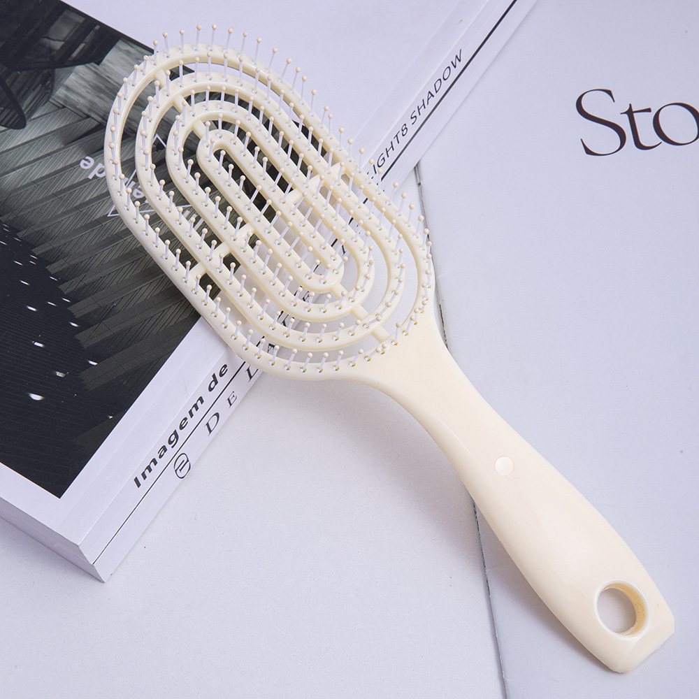 Кремово-желтая овальная расческа