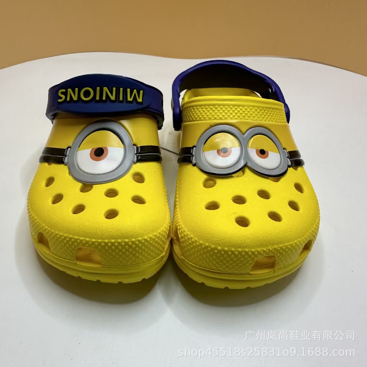 Zapatos con agujeros para niños estrella clásicos Sandalias de bebé para hombres y mujeres Verano para niños pequeños y medianos Baotou antideslizante e impermeable marea se puede vender al por mayor