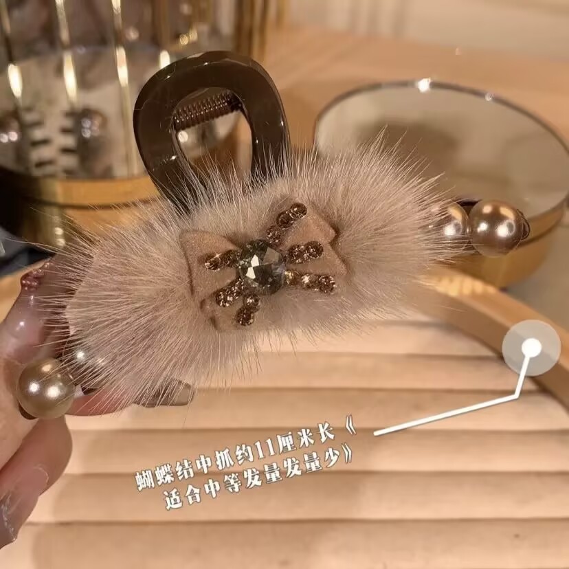 2026秋冬ミンクファー毛皮ヘアクリップ、高級感のある後頭部用大型シャーククリップ、ハート型キラキラ輝くダイヤモンド付き毛皮ヘアクリップ