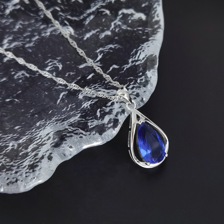 Retro pendant drop-shaped