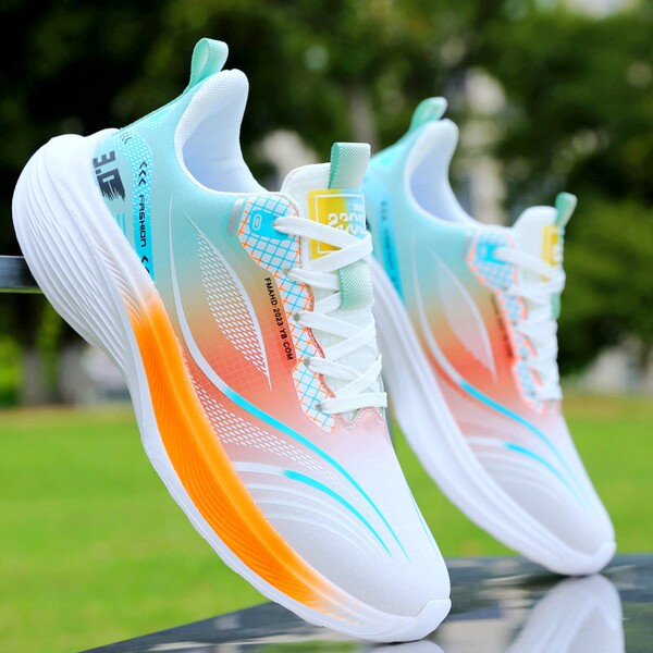 Warm lightweight running sneakers