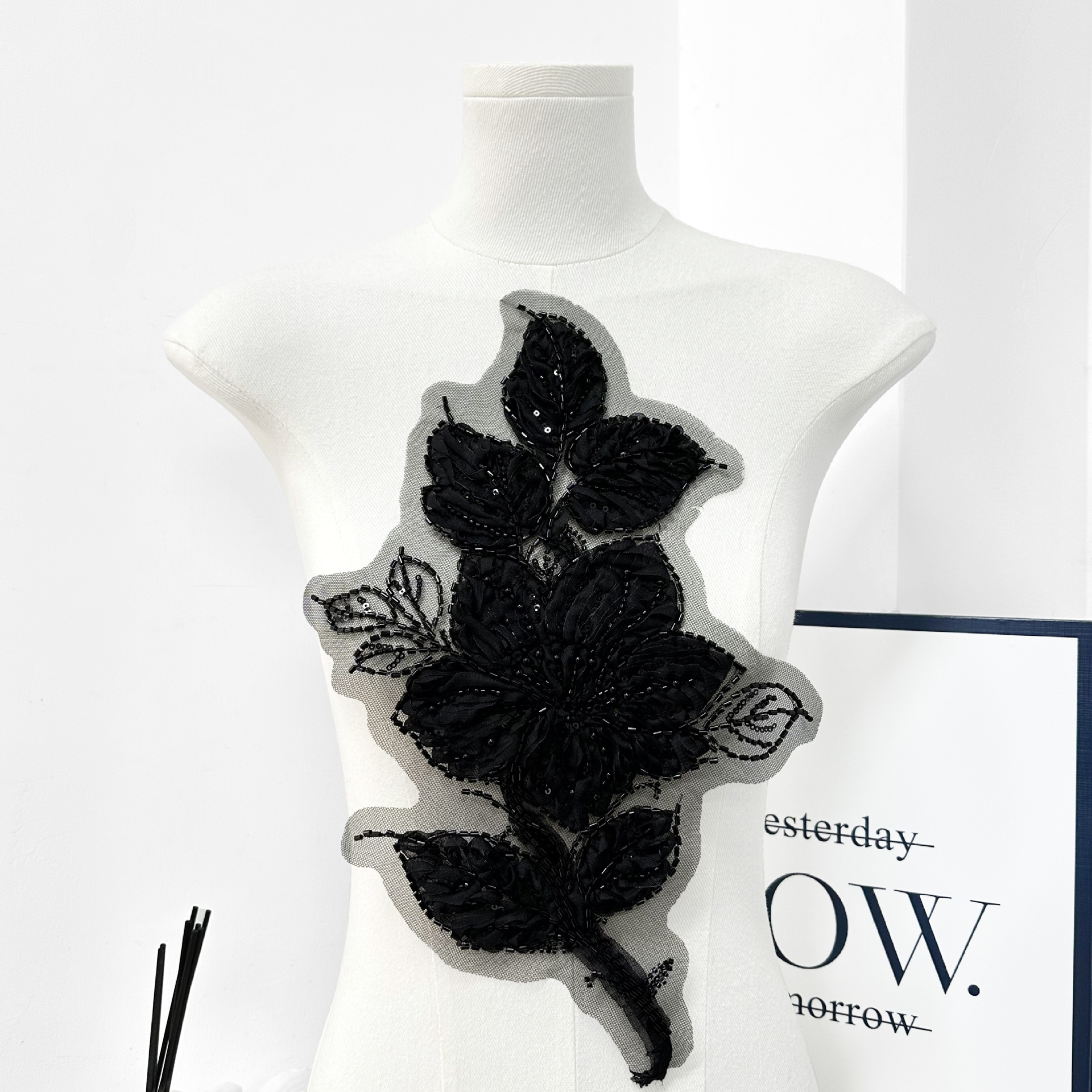 Vestido de boda accesorios de decoración negro y blanco dos colores cuentas de clavos tridimensionales cuentas de tubo de flores de flores hechas a mano accesorios de ropa DIY image 10