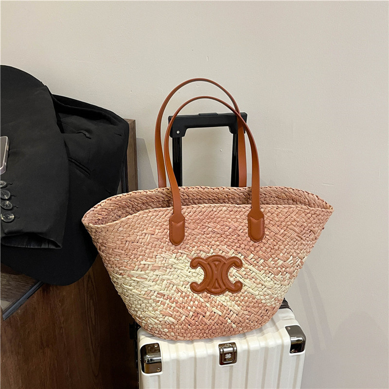 분홍색과 흰색 갈색 벨트