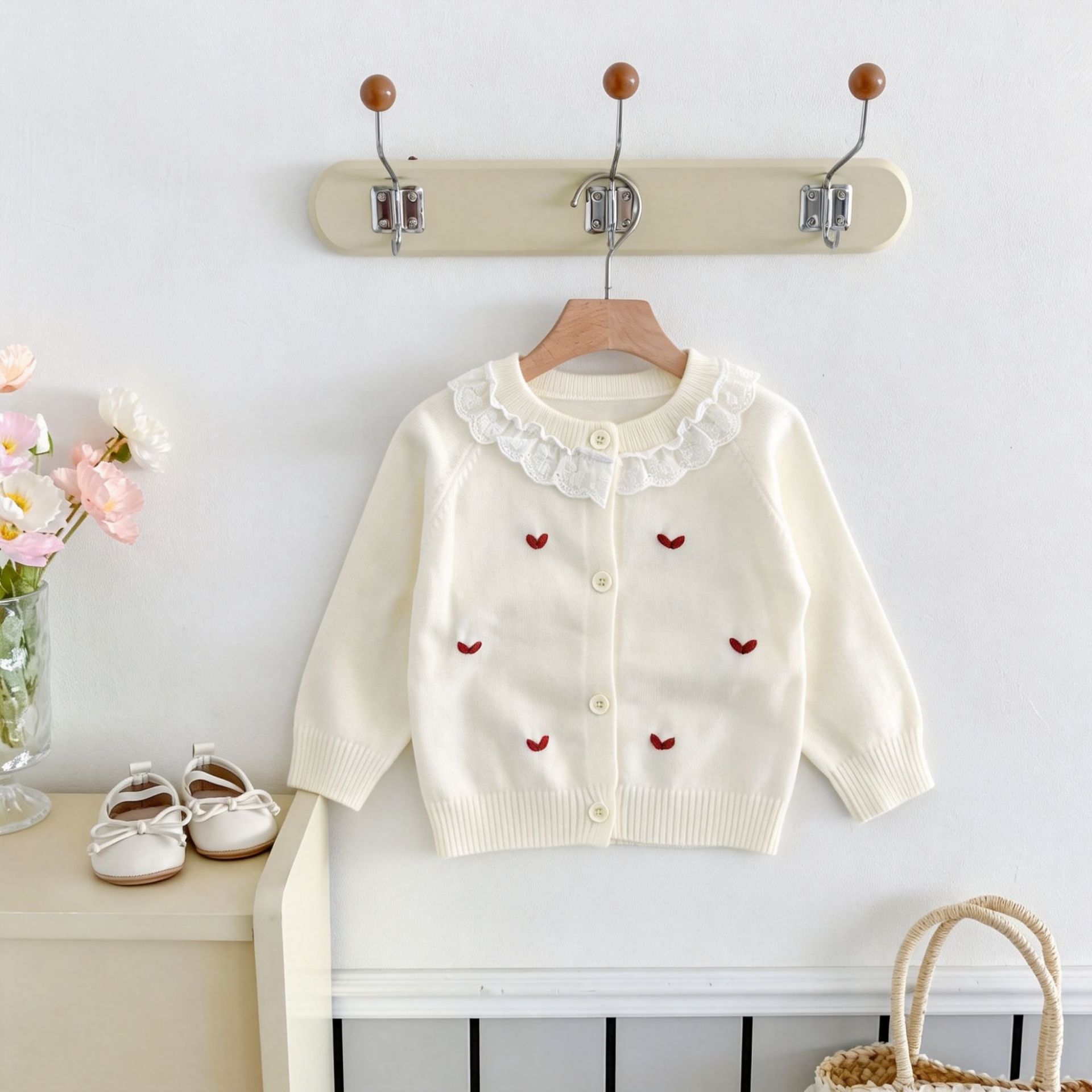 Soft and cozy little heart-shaped stylish baby sweater cardigan for autumn and winter, knitted baby cardigan coat