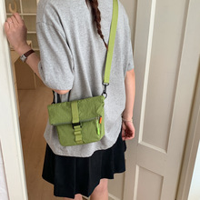 时尚潮酷情侣尼龙布包包男女2026新款休闲百搭简约单肩斜挎腋下包